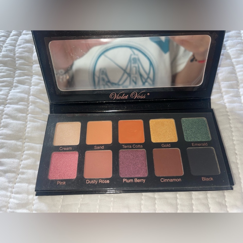Violet Voss Essentials Pallet